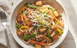 ai/ai reisnudeln mit gemuese und tofu