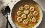 ai/ai vegane griessnockerlsuppe